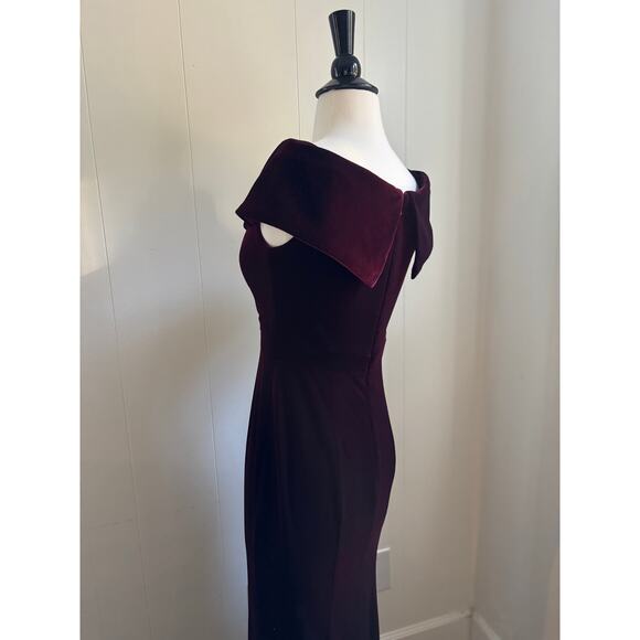 AQUA Formal Off the Shoulder Fluted Velvet Gown Burgundy Size 4 - Picture 8 of 10